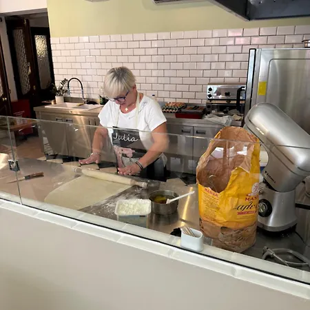 Aparthotel The Maroon Bottle Luxury