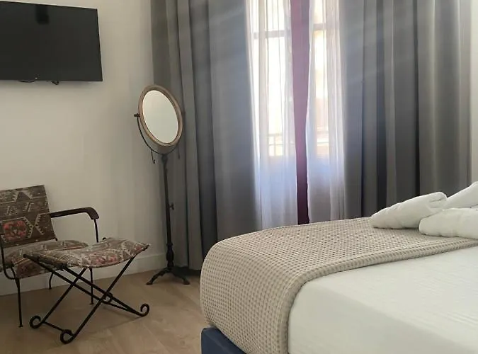 The Maroon Bottle 4* Thessaloniki