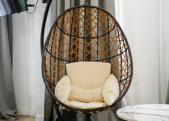 The Maroon Bottle 4* Thessaloniki