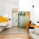 Hotel The Maroon Bottle
