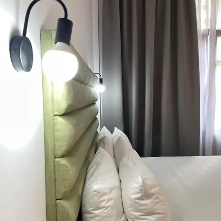 The Maroon Bottle Luxury Apart-hotel Tessalónica