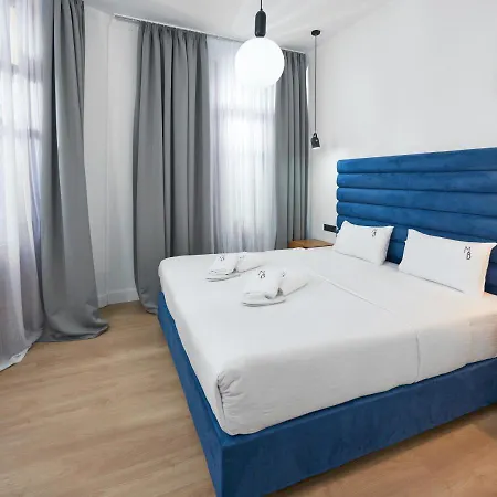 The Maroon Bottle Luxury