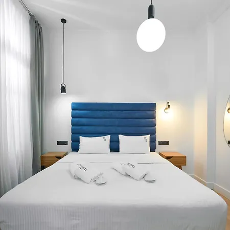 The Maroon Bottle Luxury