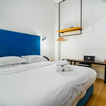 The Maroon Bottle 4* Thessaloniki