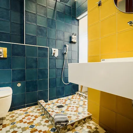 The Maroon Bottle Hotel 4*