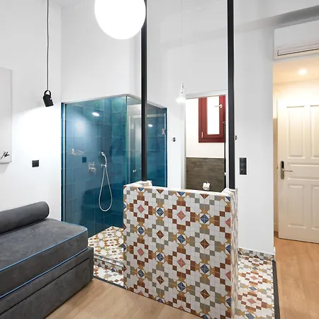 The Maroon Bottle 4* Thessaloniki