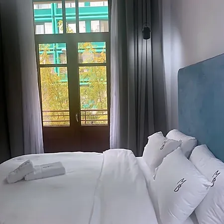 The Maroon Bottle 4* Солун
