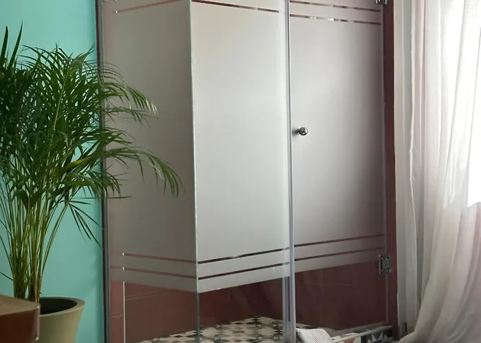 The Maroon Bottle 4*