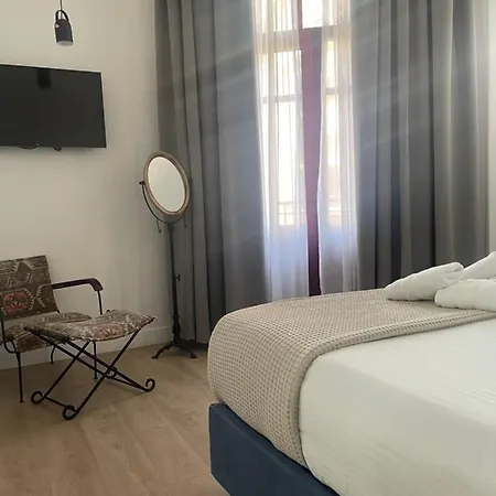 The Maroon Bottle Luxury 4* Thessaloniki