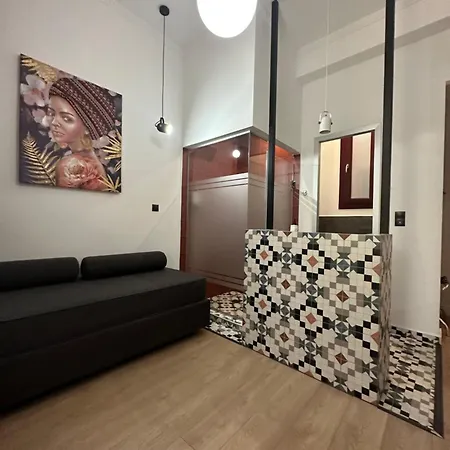 The Maroon Bottle Luxury 4* Thessaloniki