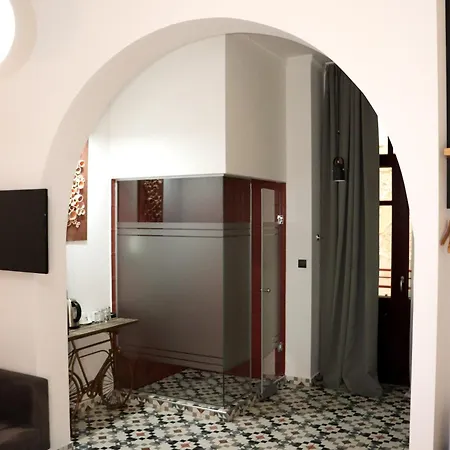 The Maroon Bottle Luxury