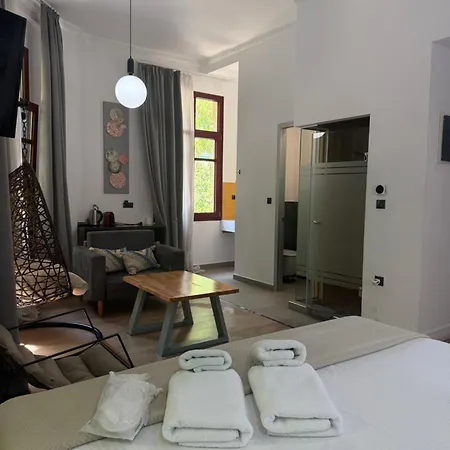 The Maroon Bottle Luxury