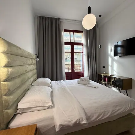 The Maroon Bottle Luxury 아파트호텔 테살로니키