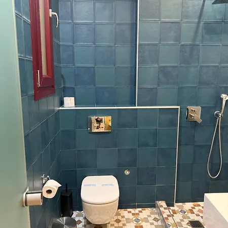 The Maroon Bottle Luxury 아파트호텔 4*