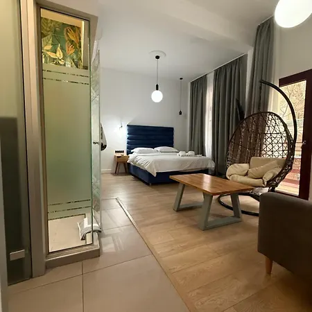 The Maroon Bottle Luxury