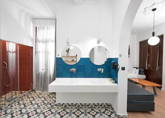 The Maroon Bottle Hotel 4*