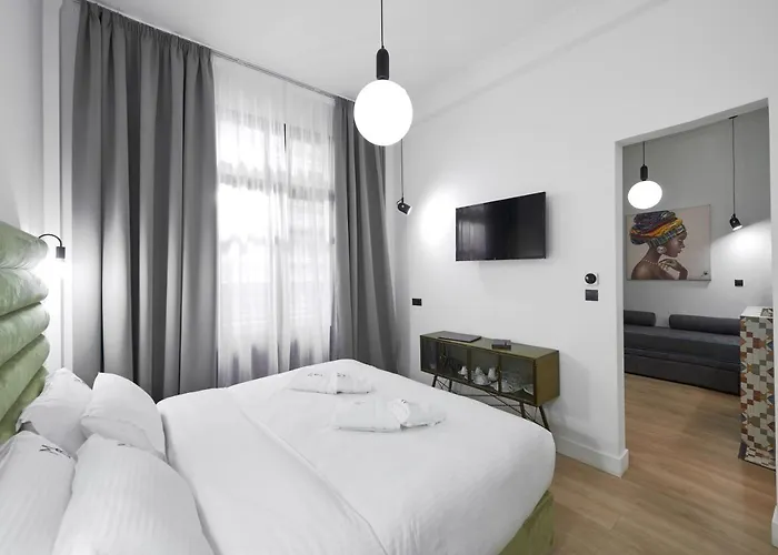 Hotel The Maroon Bottle 4*