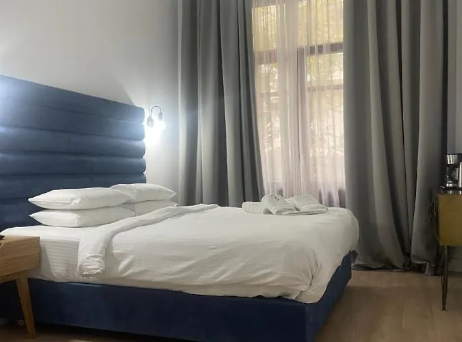 Hotel The Maroon Bottle 4*