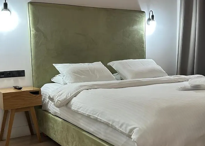 The Maroon Bottle Hotel Salonic