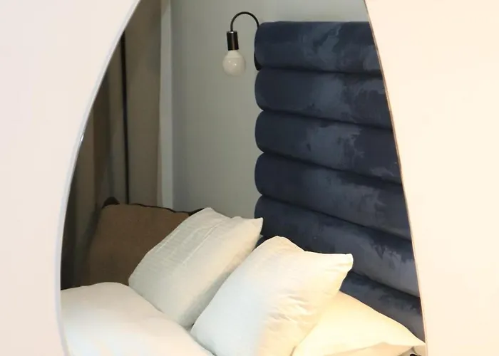 Hotel The Maroon Bottle 4*