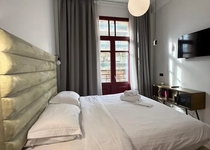 The Maroon Bottle Hotel Salonic