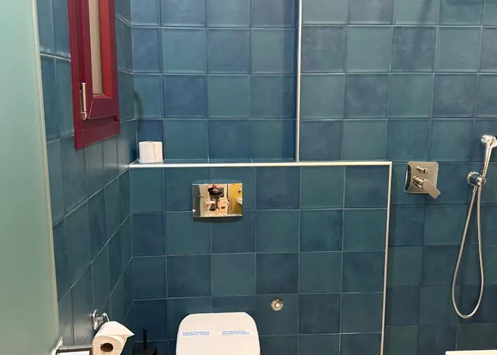 The Maroon Bottle Hotel 4*