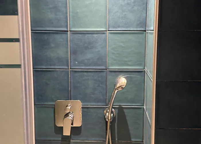 Hotel The Maroon Bottle 4*