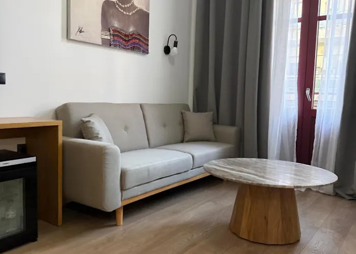 The Maroon Bottle 4*