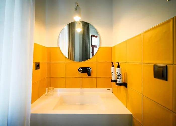 Hotel The Maroon Bottle