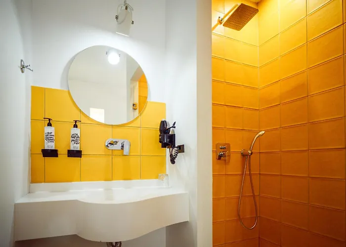 The Maroon Bottle Hotel 4*