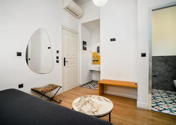 The Maroon Bottle Hotel 4*
