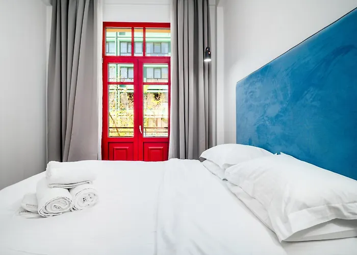 Hotel The Maroon Bottle 4*